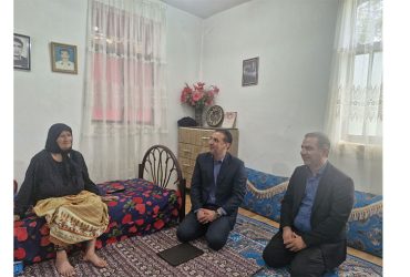 دیدار شهردار و رئیس بنیاد شهید با خانواده معظم شهید نظرپور در هفته دفاع مقدس